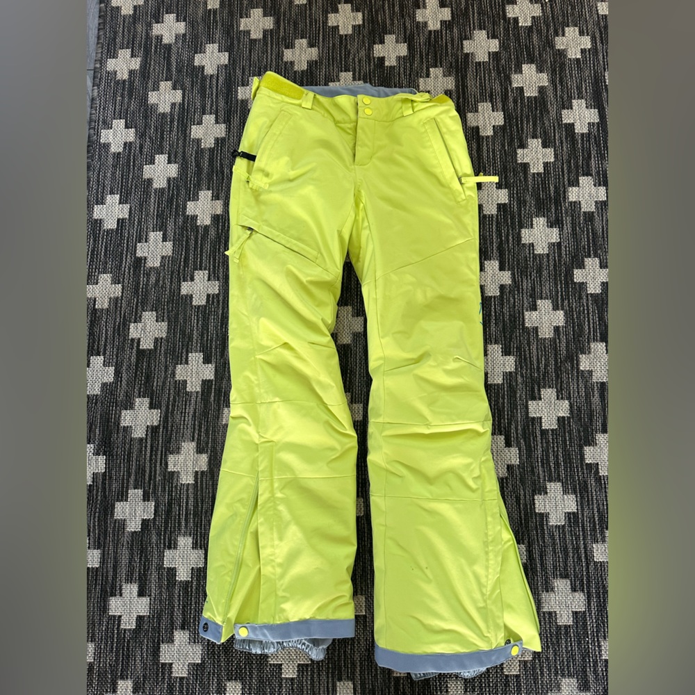 Women’s snowboard pants